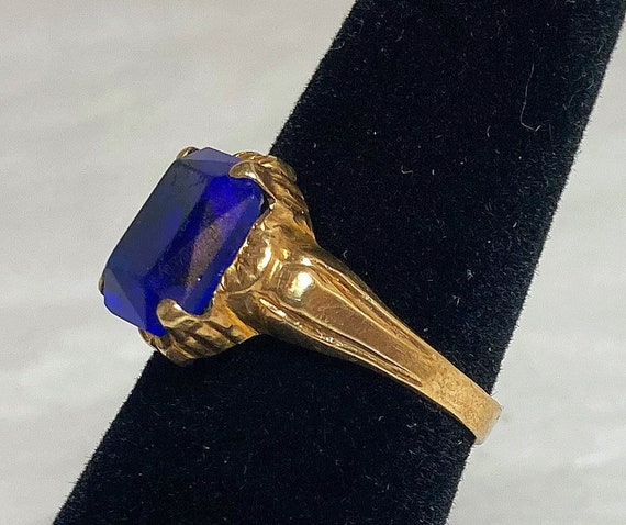 10 Karat Gold Ring With Rectangular Shaped Deep B… - image 3
