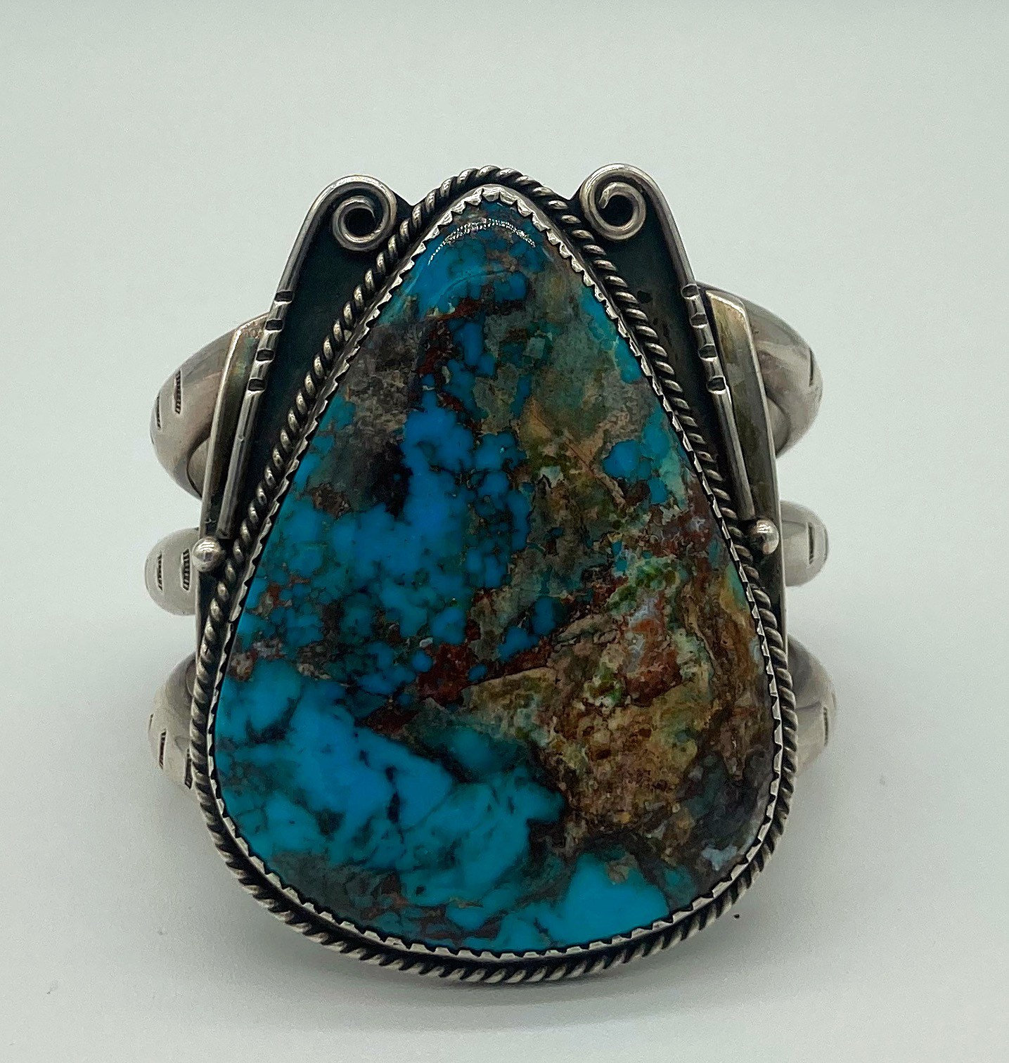 Museum Vintage Navajo 'Handmade Drum' Turquoise Coral Native American Jewelry Silver Chiming Necklace Museum Vintage Navajo 'Handmade Drum' Turquoise Coral Native American Jewelry Silver Chiming Necklace