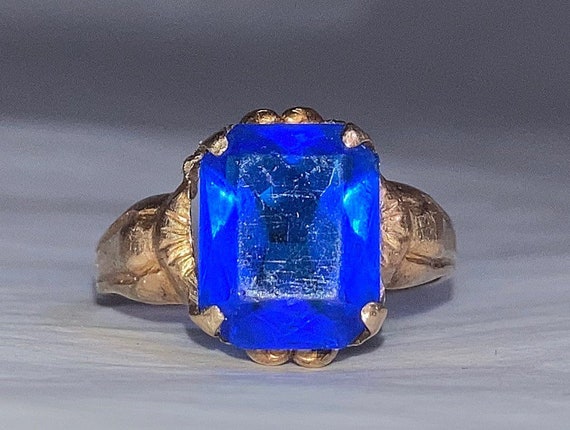 10 Karat Gold Ring With Rectangular Shaped Deep B… - image 9