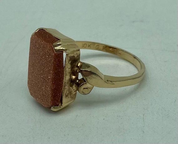 10 Karat Gold Ring With Large Rectangular Shaped … - image 9