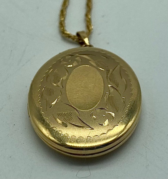 14 Karat Gold Oval Shaped Locket Necklace With 24… - image 5