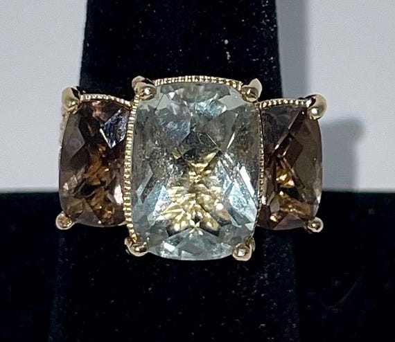 Large 14 Karat Gold Ring With Rectangular Shaped … - image 2