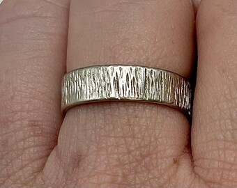 Solid 375 White Gold Ring / Band With Linear Patterns / Designs Etched All Around The Band / Ring Size 9 3/4 #ST25 TheShopsInUptown
