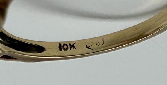 10 Karat Gold Ring with Opal Gems / Size 7 // DN … - image 10