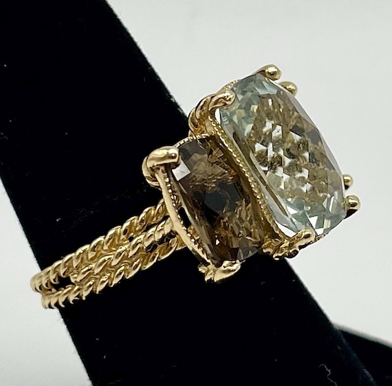 Large 14 Karat Gold Ring With Rectangular Shaped … - image 3