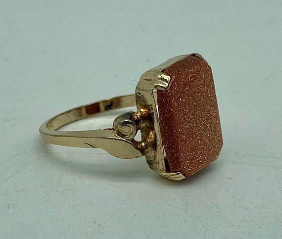 10 Karat Gold Ring With Large Rectangular Shaped … - image 5