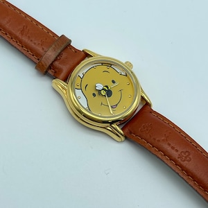 Disney Winnie The Pooh Youth Watch / Leather Band Authentic Disney. Model Mu0324 / Winnie the Pooh Wristwatch / TheShopsInUptown #DN