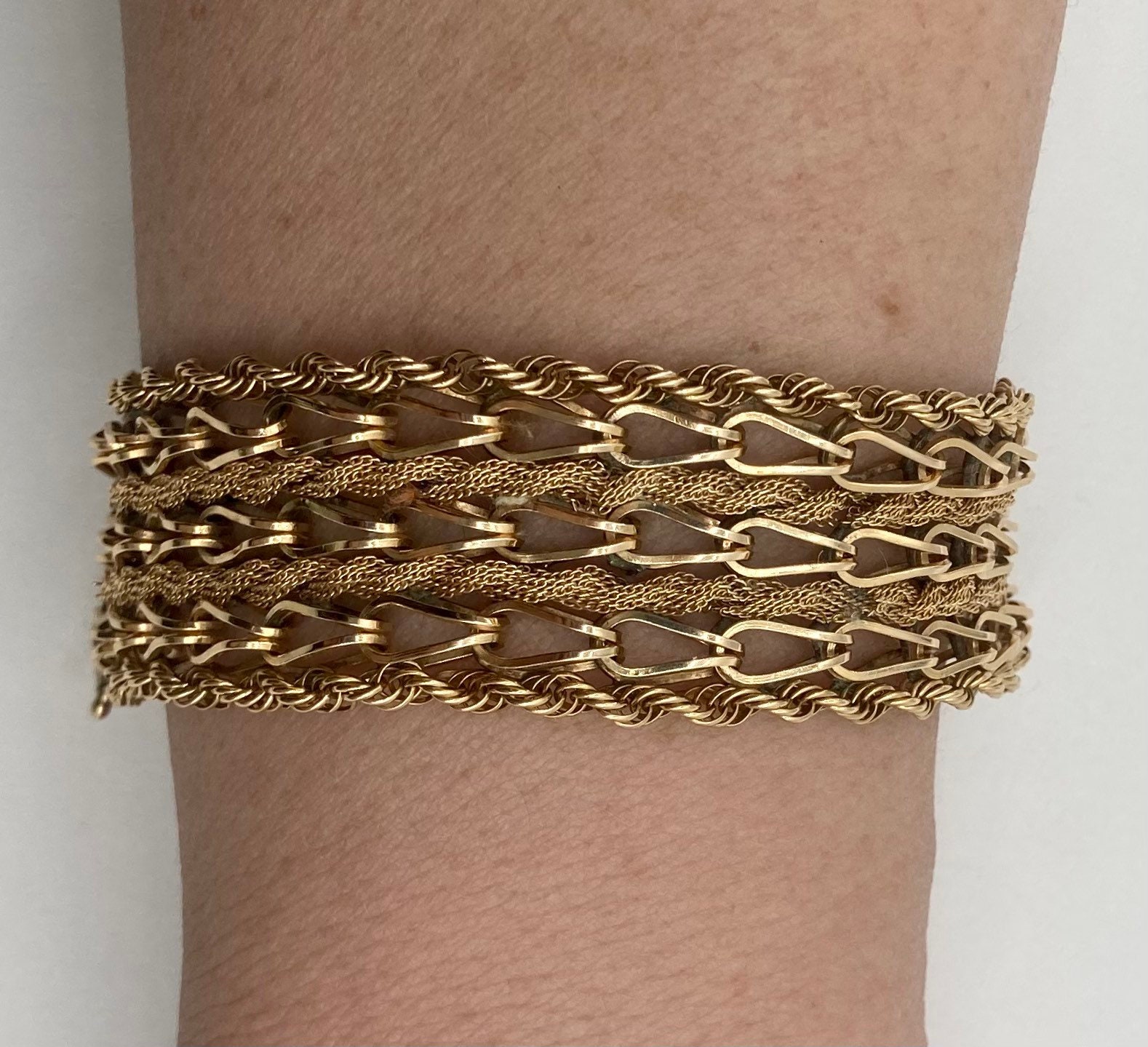 Star Lot : A good quality 9 carat gold plated rope twist bracelet, with a  weight of 14.47 grams.