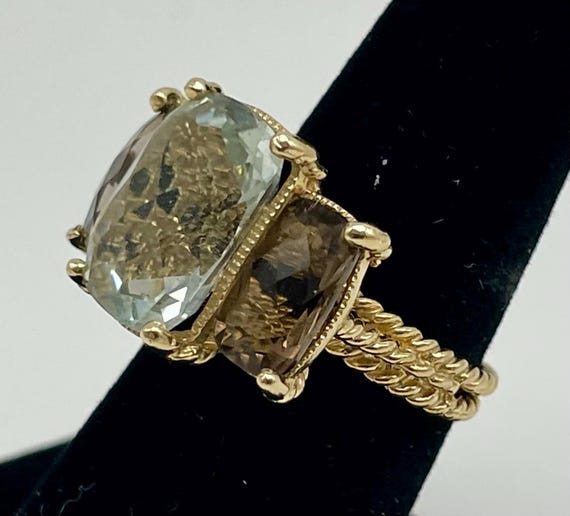 Large 14 Karat Gold Ring With Rectangular Shaped … - image 4