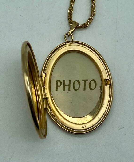 14 Karat Gold Oval Shaped Locket Necklace With 24… - image 10