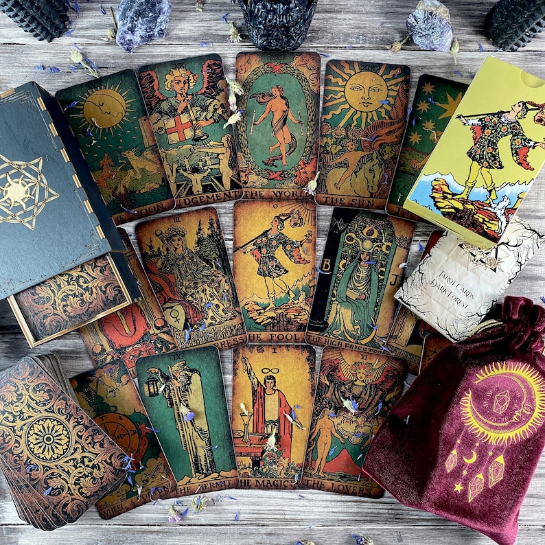 Tarot Deck Borderless Vintage Tarot cards with Guidebook Beginner Future Telling Divination Oracle Tarot Gift Set Craft Cardboard 78 cards. 