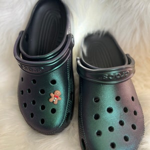 Mini gingerbread man shoe charm