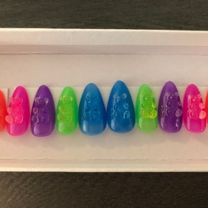 Kawaii Press on nails (rainbow gummy bears)
