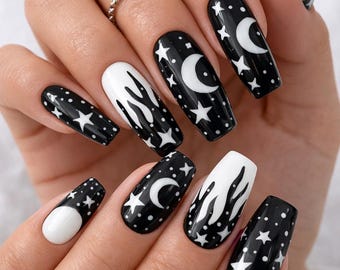 Black and white cosmos press on nails.