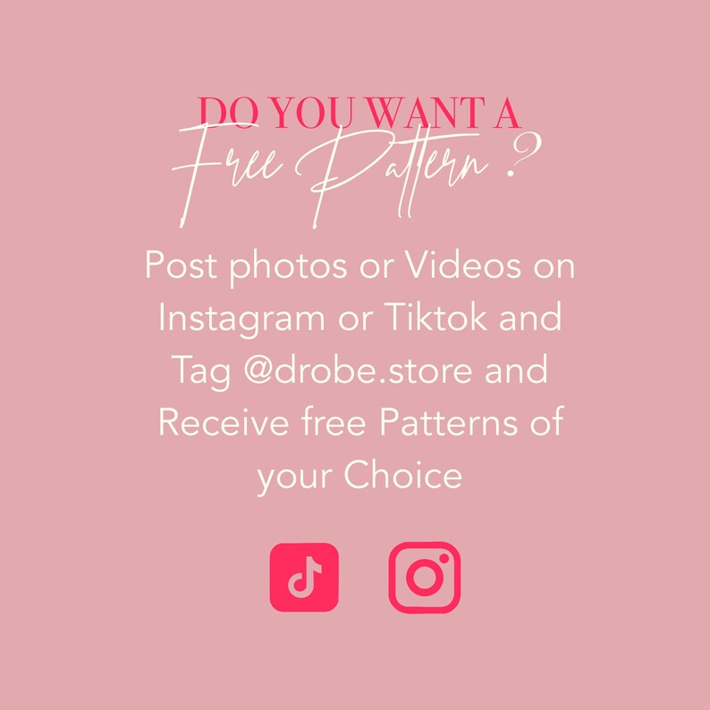 Pu&ograve; includere: Sfondo rosa con testo bianco: "DO YOU WANT A Free Pattern?" e istruzioni per pubblicare foto o video su Instagram o Tiktok e taggare @drobe.store per ricevere modelli gratuiti. Include icone rosa di Instagram e Tiktok.