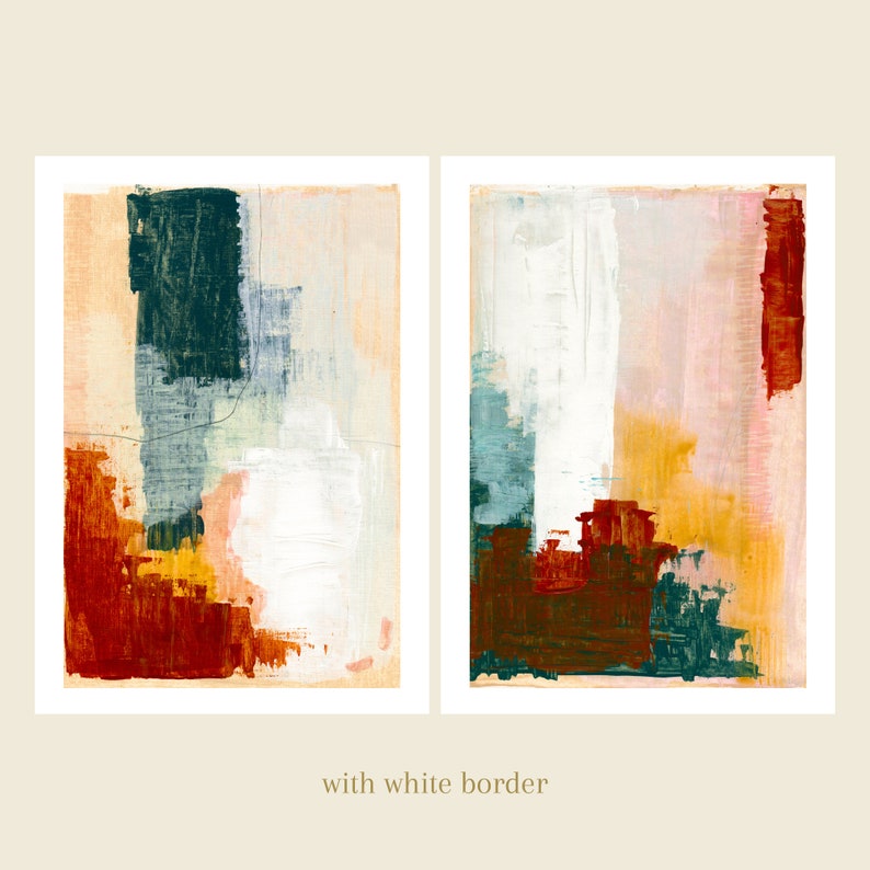 Op de afbeelding: Twee abstracte schilderijen met een witte rand. De schilderijen zijn in een minimalistische stijl met gedempte kleuren zoals rood, oranje, geel, groen en blauw.