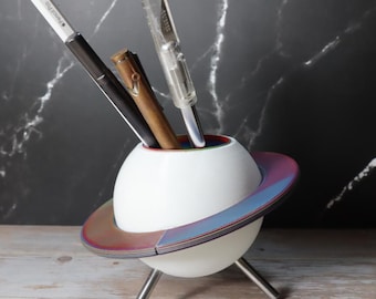 Saturn Pen Holder (rainbow, colorized) – Desk Organizer with Stainless Legs