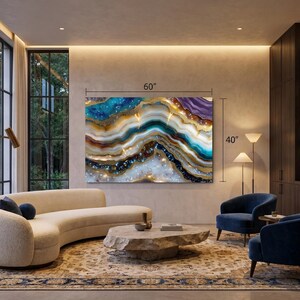 K&ouml;nnte beinhalten: Ein rechteckiges Wandbild mit einem abstrakten, von Achat inspirierten Design mit wirbelnden Schichten in T&uuml;rkis, Dunkelblau, Violett und Goldakzenten. Das Kunstwerk misst 152 cm in der Breite und 102 cm in der H&ouml;he laut Beschriftung.