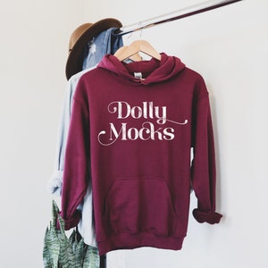 Gildan パーカー モックアップ | スウェットシャツ モックアップ | 秋モックアップ | シャツ モックアップ | パーカー モックアップ | Gildan 18500 モックアップ | マルーン パーカー モックアップ |