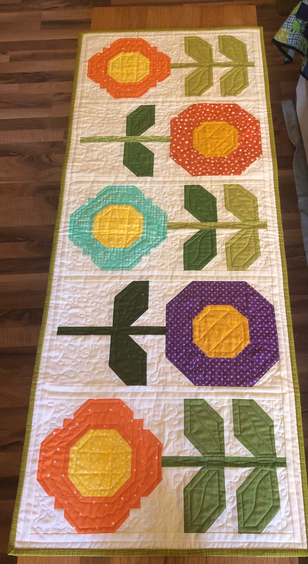 Quilted Simply Flowers Large Table Runner 2 - Etsy