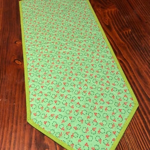 Candlelight Cardinals Quilted Table Runner NCU0DV1174