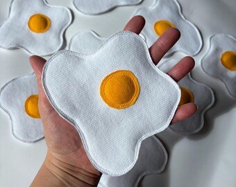 Œuf au plat en peluche pour cuisine d'enfant - Fait main avec du tissu de coton recyclé
