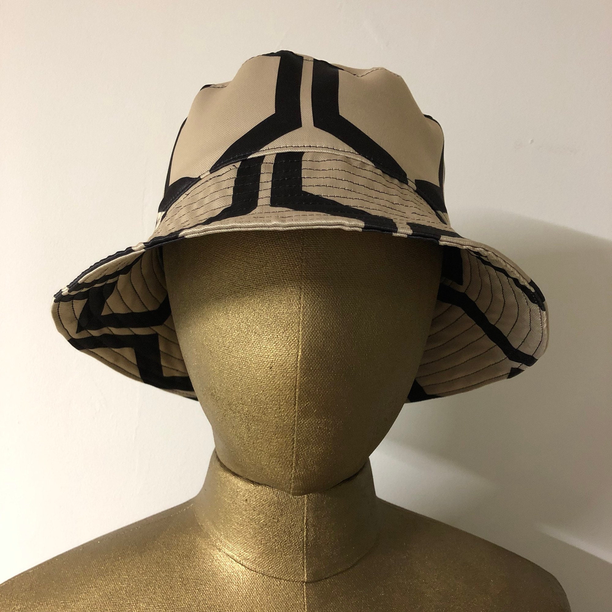 Upcycling Stoff Eimer Mütze: Glänzendes graues und schwarzes | Etsy