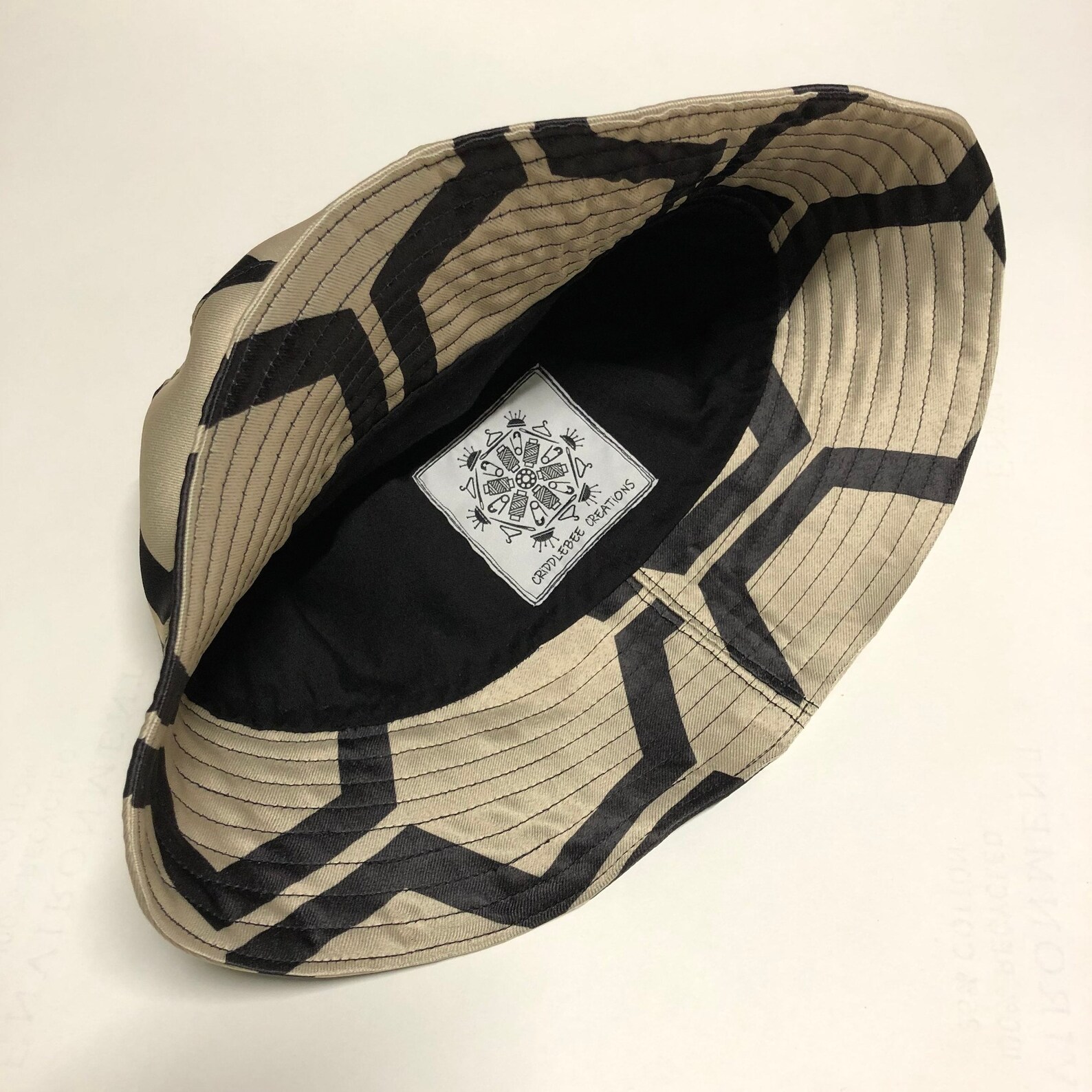 Upcycling Stoff Eimer Mütze: Glänzendes graues und schwarzes | Etsy