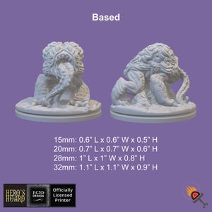 K&ouml;nnte beinhalten: Zwei wei&szlig;e, detaillierte Monster-Miniaturen, eine mit offenem Mund und Tentakeln, die andere in einer hockenden Pose. Der Text "Based" steht oben. Die Ma&szlig;e sind in Zoll angegeben und reichen von 0,6" bis 1,1" L&auml;nge.