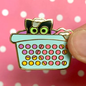 Laundry Basket Cat Gold Hard Enamel Pin | Funny Cute Black Cat Pin, Ita Bag Kitten, Hard Enamel Backpack Jacket, Silly Cartoon Black Cat