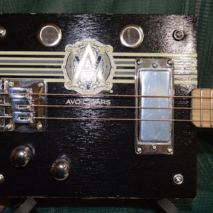 AVO Classic &quot;Maduro&quot; Cigar Box Guitar- Right Handed CBG