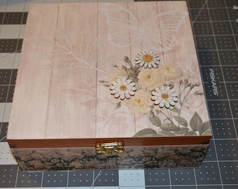 Daisy Theme Keepsake Box - Repurposed Cigar Box, Trinket Storage