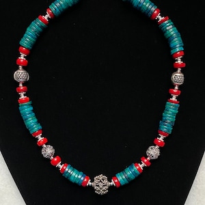 Chrysocolla Quanten quattro Jaspis ist mit unverwechselbaren Sterling Silber und Korallen Perlen in handgefertigten Halskette gepaart