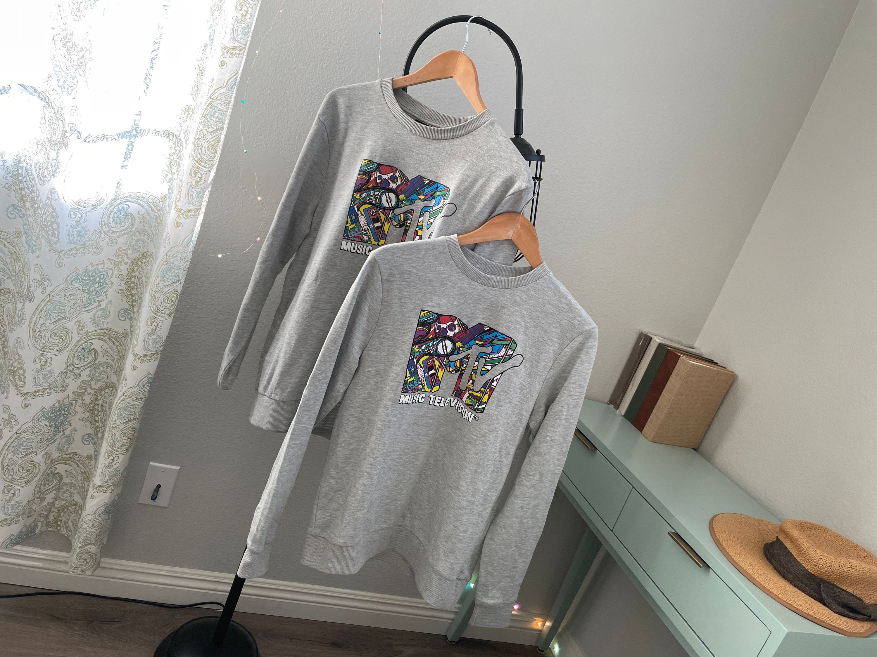 vintage mtv sweatshirt