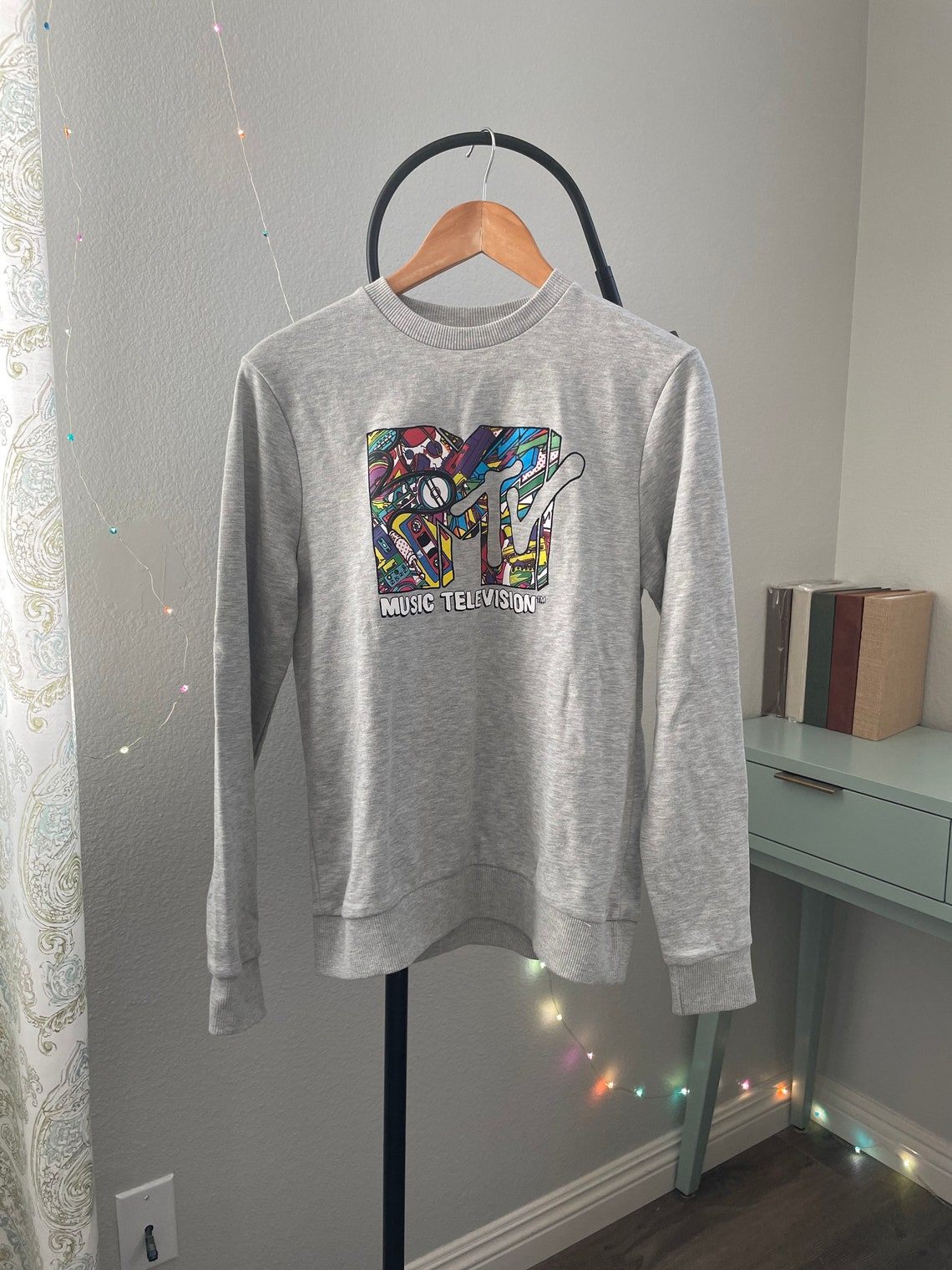 vintage mtv sweatshirt