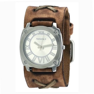 Montre pour femme avec chiffres romains marron et bracelet manchette en cuir marron X BFXB066B