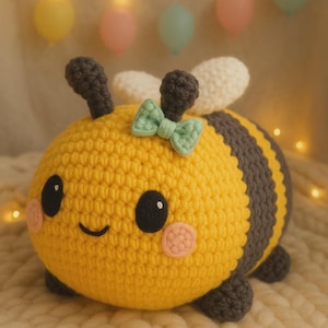 Cute Crochet Bee Plush – Handmade Bumble Bee Amigurumi Toy – Baby Nursery Decor – Soft Stuffed Bee Gift for Kids & Bee Lovers
