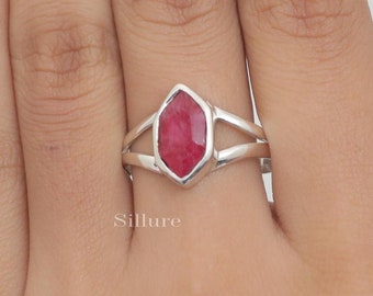 Ring med slipad rubin - 925 sterlingsilver - Ring med juli-födelsesten - Facetterad ädelstensring - Vardagssmycken - Födelsedagspresent till henne