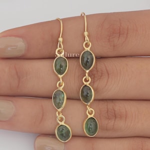 Pendientes de peridoto - Pendientes de plata de ley chapados en oro de 18 quilates - Pendientes de piedras preciosas - Pendientes bohemios - Joyería hippie - Regalo de cumpleaños para ella