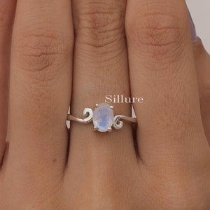 Cut Rainbow Moonstone Ring - 925 Sterling Silver Ring - June Birthstone - Minimalist Gemstone Ring - Oval Shaped Jewellery - Gift For Her