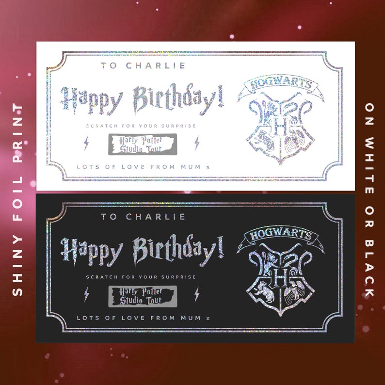 K&ouml;nnte beinhalten: Eine druckbare Geburtstagskarte mit holografischem Finish. Die Karte zeigt ein Rubbellos f&uuml;r die Harry Potter Studio Tour und den Text "Happy Birthday!" und "An Charlie".