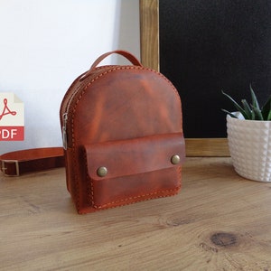 Leder Rucksack Style Crossbody Bag | Mini Frau Taschenvorlage | Mini Ledertasche Muster | Kleine Tasche Muster | Rucksack-Stil Pdf + Video
