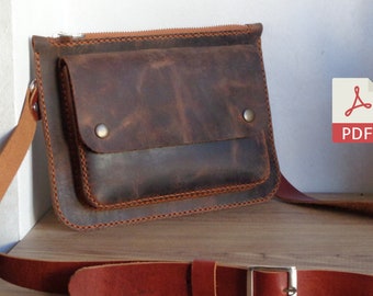 Peut inclure: Un sac à bandoulière en cuir marron avec une fermeture à glissière et une poche à rabat. Le sac a une bandoulière en cuir marron avec une boucle argentée.