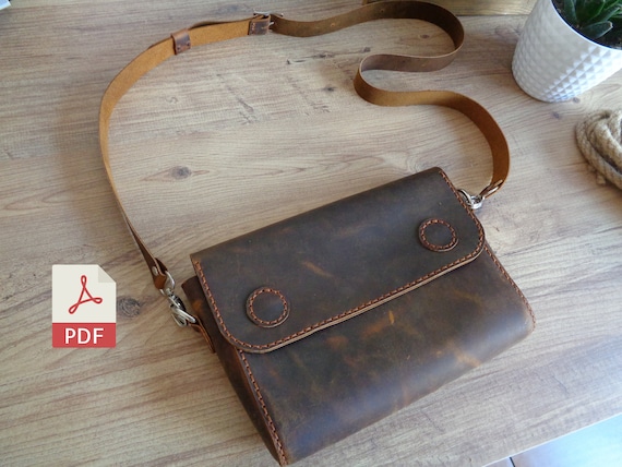 Female store messenger bag