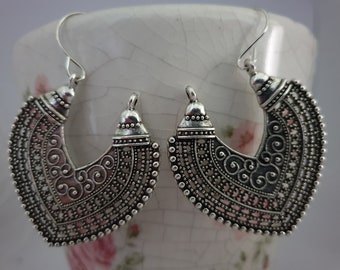 1 pair of earrings / earrings / vintage / silver colors / earrings / hanging earrings