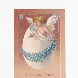Angelo in un uovo di Pasqua con nontiscordardime, cartolina tedesca antica in rilievo con sfondo argentato, 1912