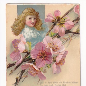 Mädchen mit Blütenzweigen, antike Postkarte, 1902 versendet