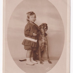 Le prince Alexandre Ferdinand de Prusse avec un chien, carte postale allemande ancienne, photo d'Ernst Sigfrid Sandau (Berlin)