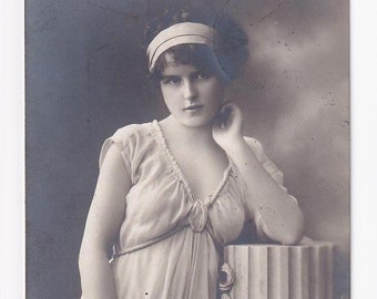 Wally in Greco-Roman style with column, German postcard circa 1910