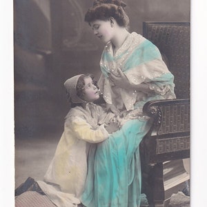 Mutter und Tochter beim Nachtgebet, antike deutsche Postkarte, 1917